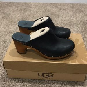 UGG ABBIE CLOGS